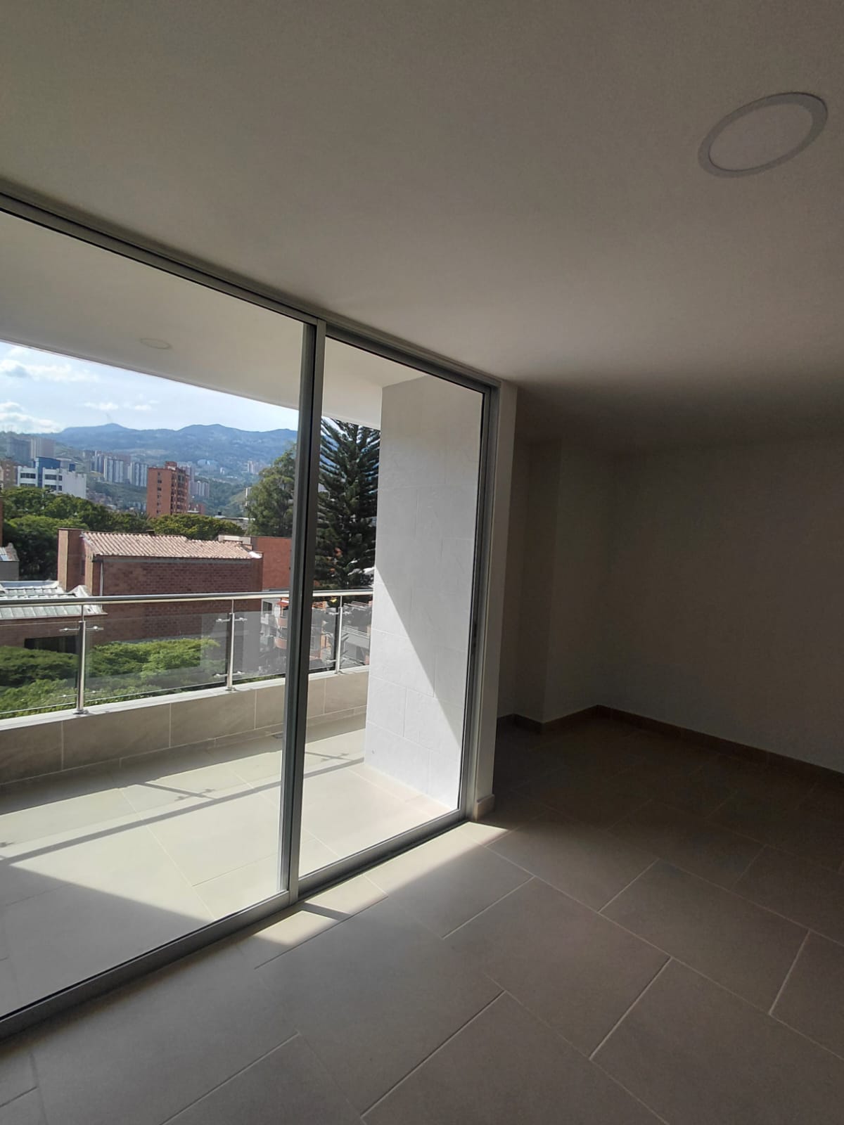 APARTAESTUDIO EN ARRIENDO FLORESTA COFUTURA 2