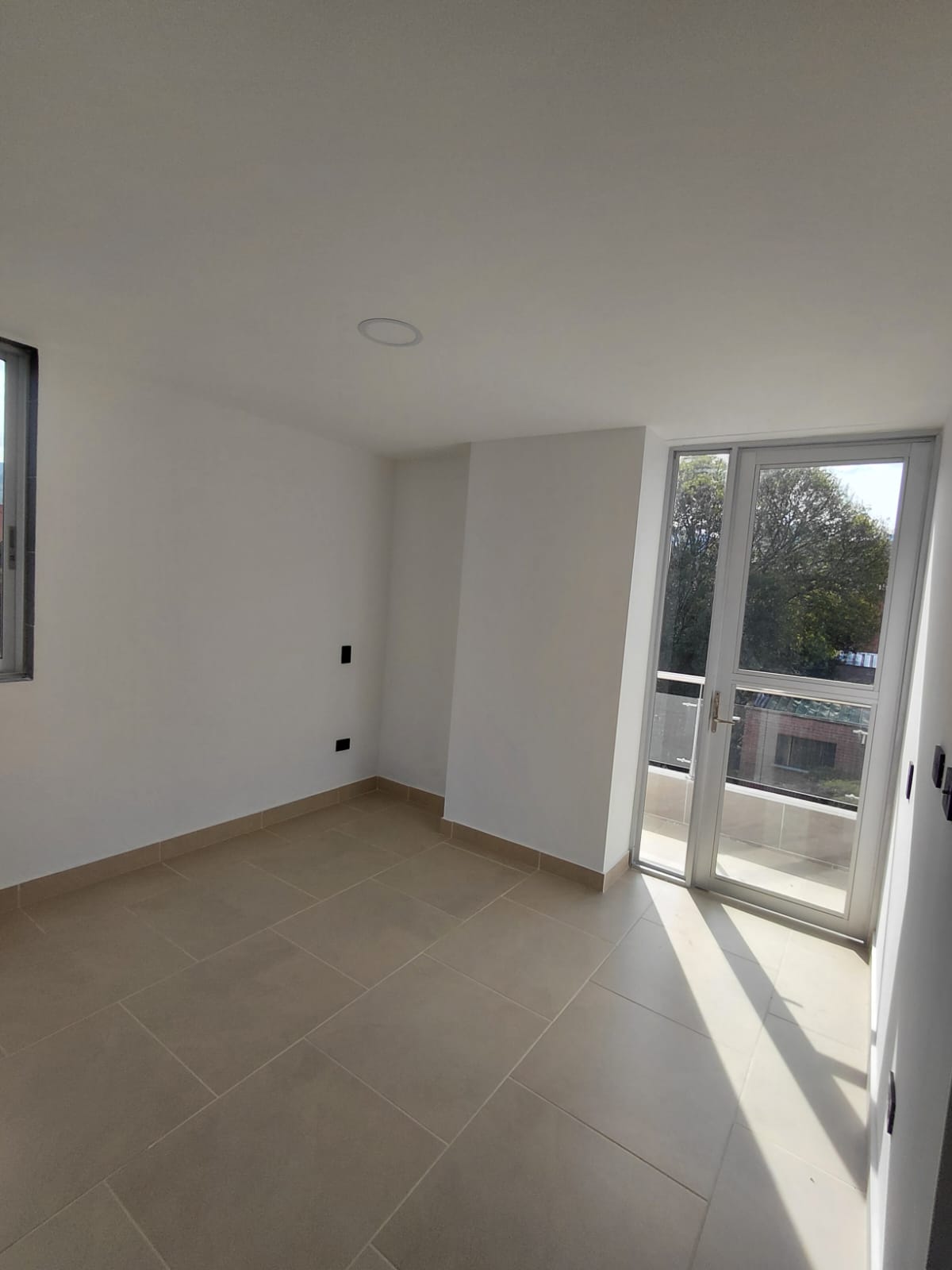 APARTAESTUDIO EN ARRIENDO FLORESTA COFUTURA 4